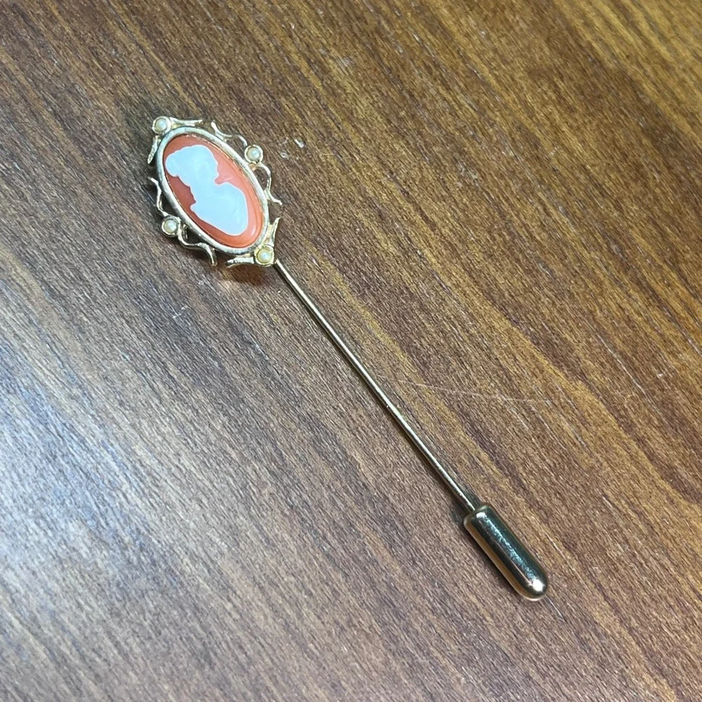 Vtg Avon Gold Tone Coral Faux Cameo Seed Pearl Stick Pin Lapel Scarf Accessory